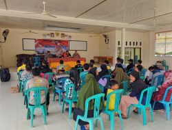 Polsek Tanjung Raya Serap Aspirasi dan Salurkan Sembako Lewat Jumat Curhat