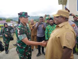 Pangdam XVIII/Kasuari Kunjungi Kabupaten Tambrauw, Perkuat Sinergi dan Tanamkan Semangat “Rakyat Satu Hati Bangun Negeri