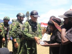 Danrem 172/PWY Dampingi Pangkogabwilhan III dalam Aksi Kemanusiaan dan Kuali Merah Putih di Kuyawage