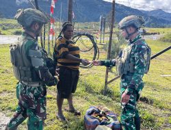 Satgas Yonif 700/WYC Borong Hasil Tani Warga Gome, Bukti Nyata Kepedulian Prajurit di Tanah Papua