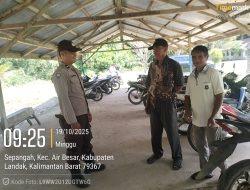 Polisi dan Warga Ngobrol Asik di Hari Minggu, Ciptakan Suasana Aman dan Akrab