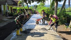 Satgas TMMD ke-126 Kodim 0818/Malang-Batu Bersama Warga Mulai Pengecoran Jalan Rabat Beton di Lebakharjo: Wujud Nyata Kemanunggalan TNI dan Rakyat