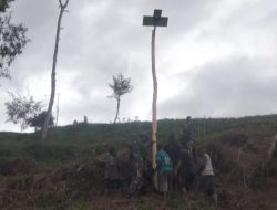 Bantuan Lampu Tenaga Surya di Bulangkop oleh Satgas Yonif 751/VJS