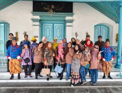 Babinsa Kemlayan Dampingi Pokdarwis Dalam Rangka Wisata Budaya