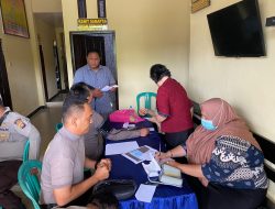 Personel Polsek Mempawah Hulu melaksanakan cek Kesehatan oleh pihak Puskesmas Karangan