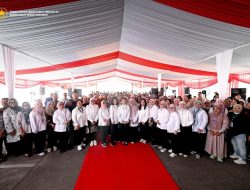 Ibu Selvi Gibran Rakabuming Bersama Seruni KMP Melanjutkan Kegiatan Pemeriksaan Kesehatan Bagi Pekerja Perempuan di Salah Satu Perusahaan di Kabupaten Bandung