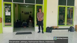 Pengamanan Arus dan Pelaksanaan Sholat Jumat Di Masjid Al Hidayah Di Jaga Oleh Personil Polsubsektor Jelimpo
