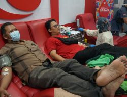 HUT Humas Polri ke-74, Polres Gresik Gelar Donor Darah Bersama Media dan Ojol