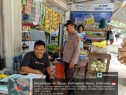 Sapa Warga, Polsek Air Besar Hadir di Tengah Masyarakat Lewat Patroli Siang