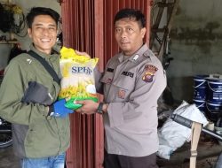 Personil Polsubsektor Jelimpo Lakukan Pengecekan Dan Perawatan Tumbuh Kembang Tanaman Jagung Di Demplot Polsek Ngabang