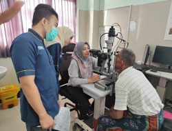 Tangis Keluarga Setelah Operasi Katarak Gratis