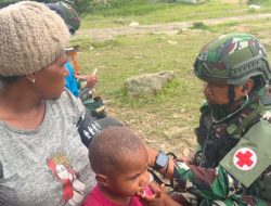 HUT Kesehatan AD ke-80, Satgas Yonif 751/VJS Gelar Pengobatan Massal di Kampung Polsam