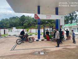 Kehangatan di Tengah Terik, Polisi Meranti Menyapa Warga Saat Patroli Siang