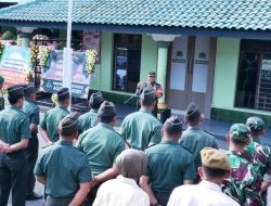 Komandan Kodim 0808/Blitar Baru Letkol Inf Virlani Arudyawan Berikan Jam Komandan