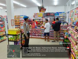 Patroli Malam, Polsek Air Besar Temui Warga dan Sapa Pedagang untuk Ciptakan Situasi Aman dan Nyaman