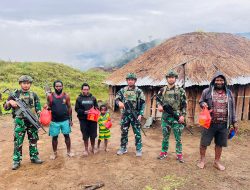 Satgas Yonif 700/WYC Gelar Safari Honai di Kampung Wako, Berbagi Sargal dan Harapan Bersama Masyarakat Puncak