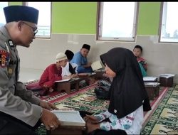 Polres Pagar Alam Ajak Santri Gemar Mengaji Lewat Kegiatan Berbagi Buku Tulis