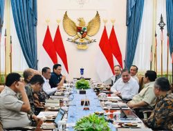 Presiden Prabowo Pimpin Rapat Terbatas Bersama Jajaran Menteri Kabinet Merah Putih di Istana Merdeka