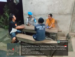 Patroli Malam Sapa Warga yang Tengah Bersantai