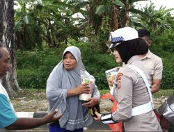 Ditlantas Polda Sultra Gelar Giat Bansos Jumat Berkah Bagi Masyarakat Seputaran MTQ