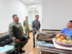 Sebagai Bentuk Kepedulian Kepada Prajurit, Danyonif 2 Marinir Beserta Seluruh Perwira Yonif 2 Jenguk Prajurit yang Sedang Dirawat