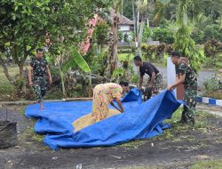Satgas TMMD ke-126 Kodim 0818 Bantu Warga Selamatkan Hasil Panen di Tengah Ancaman Hujan