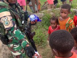Satgas Yonif 751/VJS Anjangsana di Sekitar Pos Kotis Oksibil: Dekatkan TNI–Rakyat, Dukung Pendidikan Anak