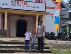 Personil Polsubsektor Jelimpo Laksanakan Pengamanan Ibadah Di Gereja Untuk Ciptakan Situasi kondusif.