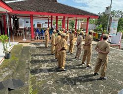 Kepala Desa Tlogosari Lilik Rahayu Pimpin Apel Pagi Sebelum Awali Aktivitas Kerja Perangkat Desa