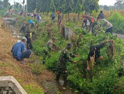 Aksi Nyata, Anggota Koramil 0808/04 Sanankulon Dan Warga Sigap Bersihkan Saluran Irigasi