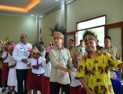 Tinjau Pembelajaran Metode GASING di Manokwari, Wapres Dorong Siswa Papua Cinta Matematika