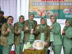 Persit Kartika Chandra Kirana Kodim 0825/Banyuwangi Pukau Pengunjung dengan Produk UMKM Khas Osing di Penutupan TMMD ke-126