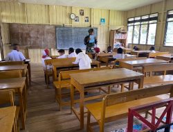 Anak Papua Cerdas Tunas Bangsa Satgas Yonif 521/DY Tanamkan Disiplin Sejak Dini di SD Inpres Eragayam Kampung Wurigelebur