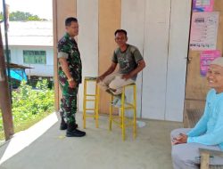 Suasana Santai, Babinsa Bincang dengan Warga Jaga Silaturahmi