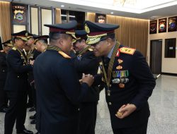 Kapolda NTB Irjen Hadi Gunawan Dianugerahi Bintang Bhayangkara Pratama di Mabes Polri