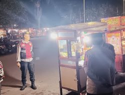 Polsek Kembangan Patroli Jalan Kaki, Wujudkan Keamanan Lewat Sentuhan Humanis