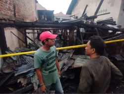 Babinsa Gerak Cepat Bantu Pemadaman Kebakaran di Lorong Ogan 1 Ulu Palembang