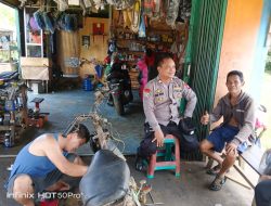 Bangun Keakraban, Personel Polsek Sengah Temila Dialog Santai dengan Pemilik Bengkel