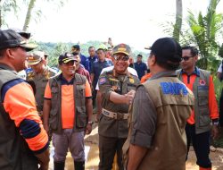 Tinjau Penanganan Longsor di Cilacap, Mendagri: Penanganannya Sudah Sistematis
