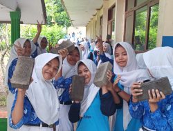 Malang – SMP Negeri 02 Kalipare Gelar Gotong Royong Pembangunan Lapangan Voli, Siswa dan Guru Tunjukkan Semangat Tinggi