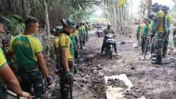 Prajurit TNI Kostrad Gerak Cepat Pulihkan Akses dan Sarana Ibadah Pasca Erupsi Semeru di Supiturang