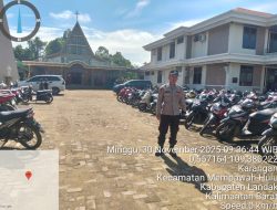 Personel Polsek Mempawah Hulu Amankan Ibadah Misa Minggu Pagi di Gereja Santo Yusuf Karangan