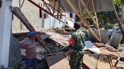 Anggota Koramil 04/Muara Batu Cek dan Data Kerusakan Pasca Banjir di Desa Binaan