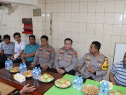 Kapolres Metro Jakbar Sambangi Pos Siskamling RW 07 Duri Utara, Perkuat Sinergi Jaga Keamanan Lingkungan
