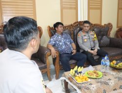 Sapa Warga dan Kunjungi Pos Satkamling Rw 1 Meruya Selatan, Wakapolres Jakbar Dorong Peran Aktif Jaga Kamtibmas