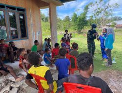 Mempererat Hubungan TNI dan Masyarakat, Satgas Pamtas Kewilayahan RI-PNG Yonif 410/Alugoro Laksanakan Yankes dan Baksos di Kampung Seimeba RK 2