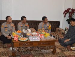 Jalin Silaturahmi, Kapolres Metro Jakbar Sambangi Ketua FUHAB di Semanan