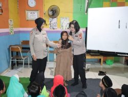 Program Polisi Mengajar, Polwan Polres Metro Jakarta Barat Kunjungi Sekolah Maju Bersama Kembangan