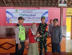 Sinergi di Pandean: TNI-Polri Dampingi Warga Terima BLT Dana Desa