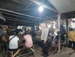 Kehadiran Polisi Disambut Warga, Patroli Siang Polsek Mandor Fokuskan Edukasi Keamanan